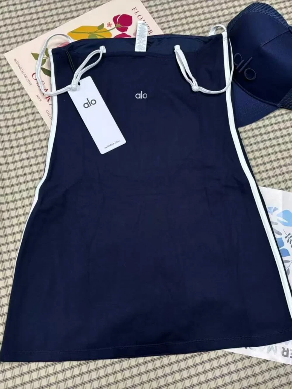 💖ALO Yoga Airbrush Printed Streamlined Dress in Navy Blue and Ivory White Colo - Picture 3 of 4